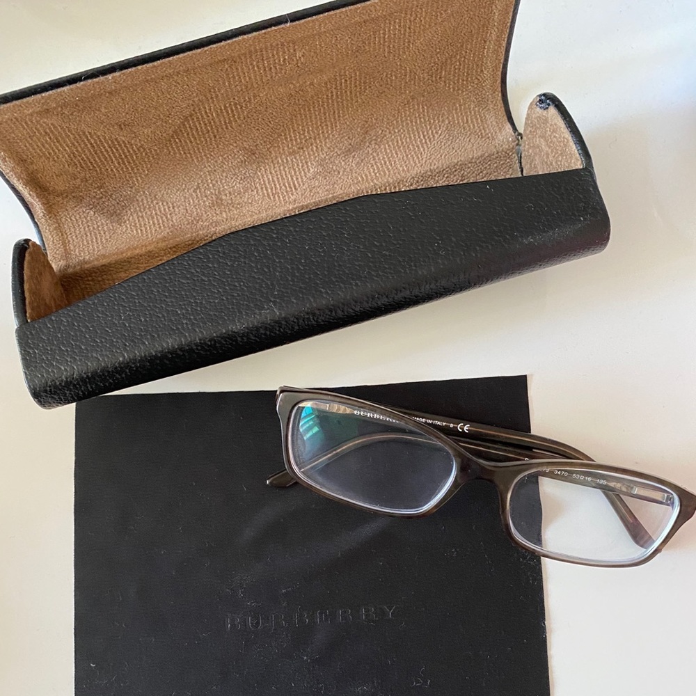 Burberry glasses and case - Picture 4 of 6